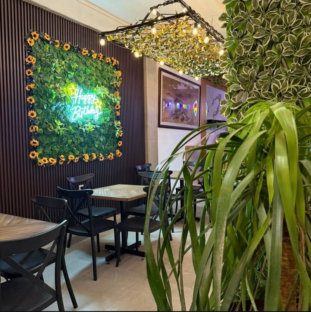 Área de eventos con decoración