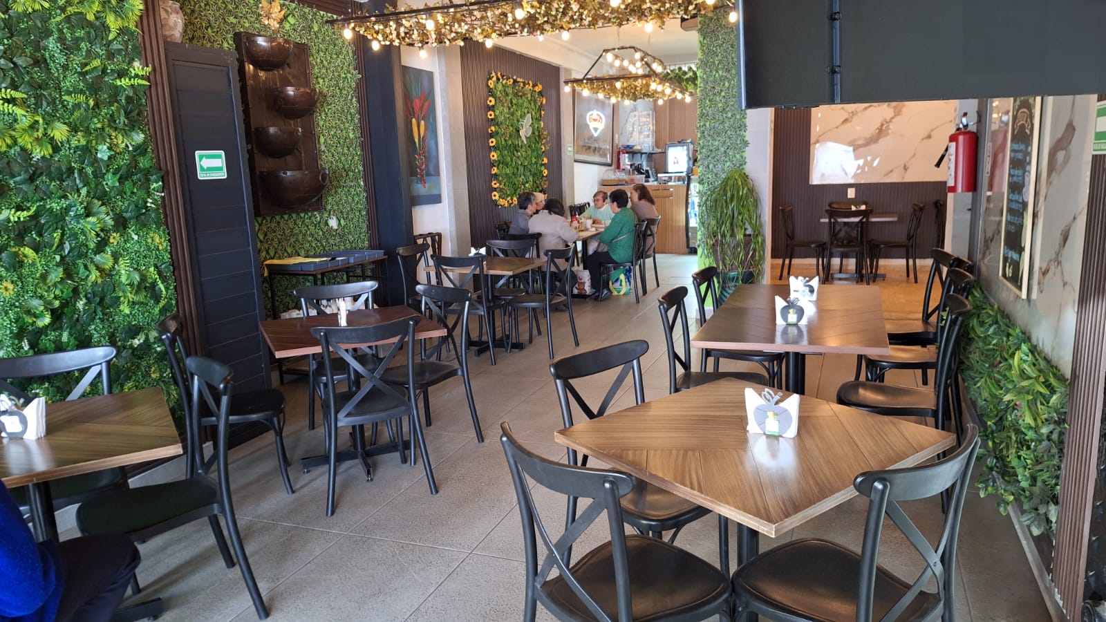 Interior de Restaurante & Cafetería Oasis